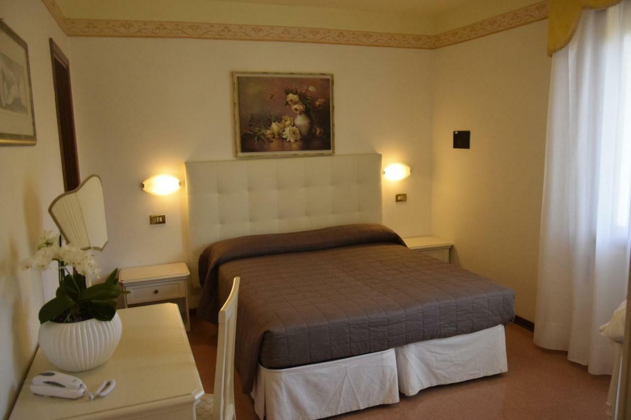 Hotel Marilu Eraclea Mare Ngoại thất bức ảnh